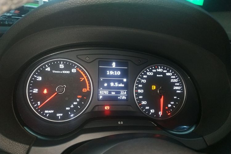 奥迪A3 2018款 30周年年型 Limousine 35 TFSI 进取型中控内饰14