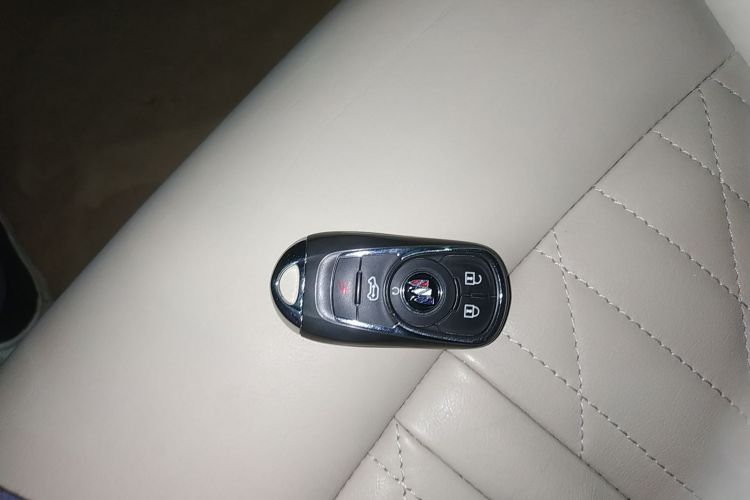 别克GL8 2023款 陆上公务舱 652T 豪华型中控内饰11