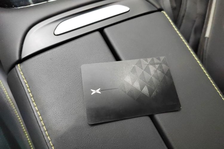 小鹏P7 2021款 670E鹏翼版中控内饰11