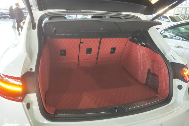 保时捷 2017款  Macan 2.0T机舱底盘23