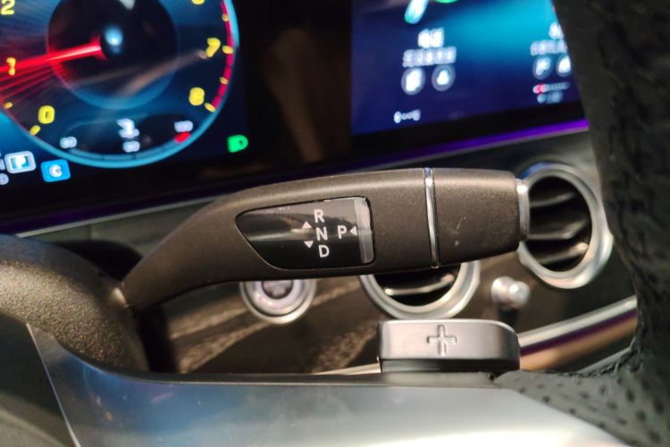 奔驰E级 2021款 改款 E 300 L 运动时尚型中控内饰18