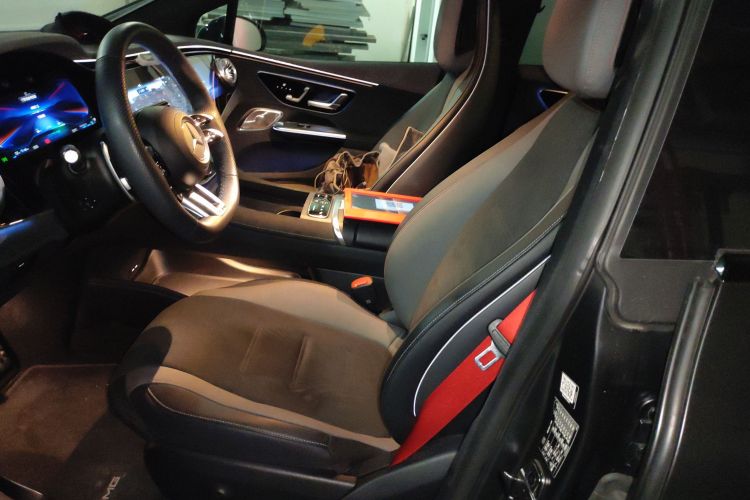 奔驰EQE AMG 2023款 AMG EQE 53 4MATIC+中控内饰19