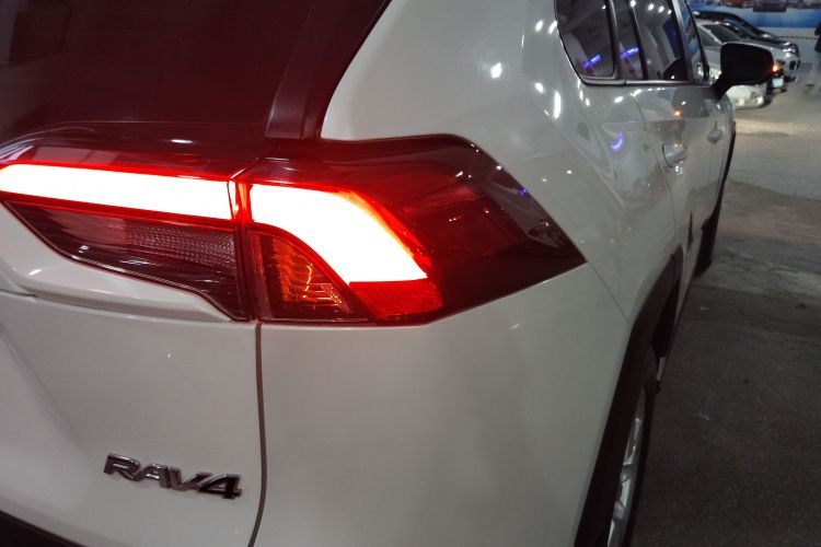 丰田 RAV4荣放 2020款 2.0L CVT两驱都市版车身外观6001