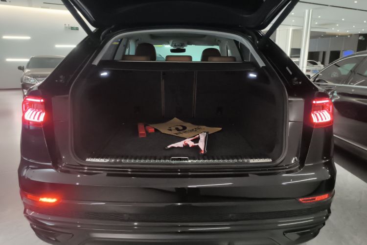 奥迪Q8 2019款 55 TFSI 臻选动感型机舱底盘23