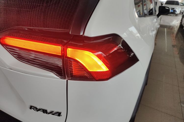 丰田 RAV4荣放 2024款 2.0L CVT两驱都市版车身外观9