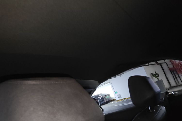 宝马2系(进口) 2018款 220i 敞篷轿跑车 运动设计套装局部细节22