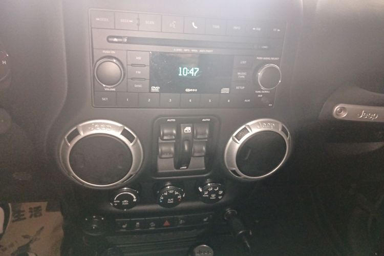 Jeep 牧马人 2015款 3.0L Sahara 四门舒享版局部细节16