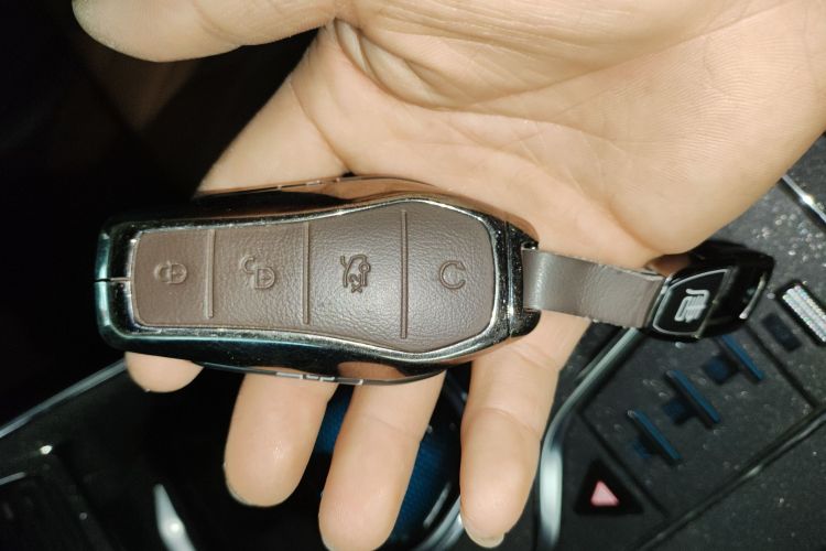 比亚迪 唐新能源 2023款 DM-i 冠军版 112KM 尊贵型中控内饰7001