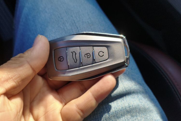 吉利汽车 缤越 2019款 运动款 260T DCT Battle 48V轻混版 国VI中控内饰7001