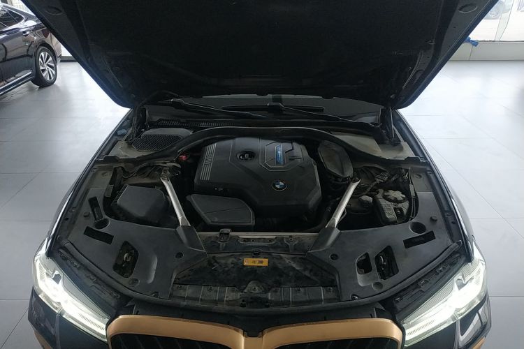 宝马5系新能源 2021款 535Le 先锋版M运动套装机舱底盘24