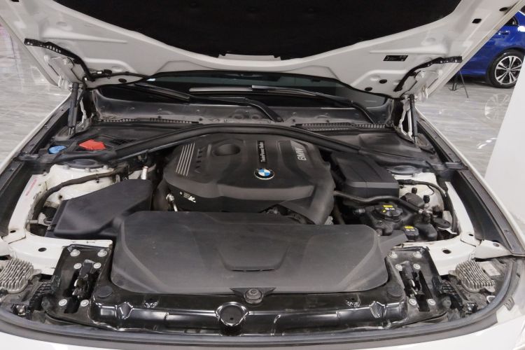 宝马3系GT 2019款 320i 时尚型机舱底盘24