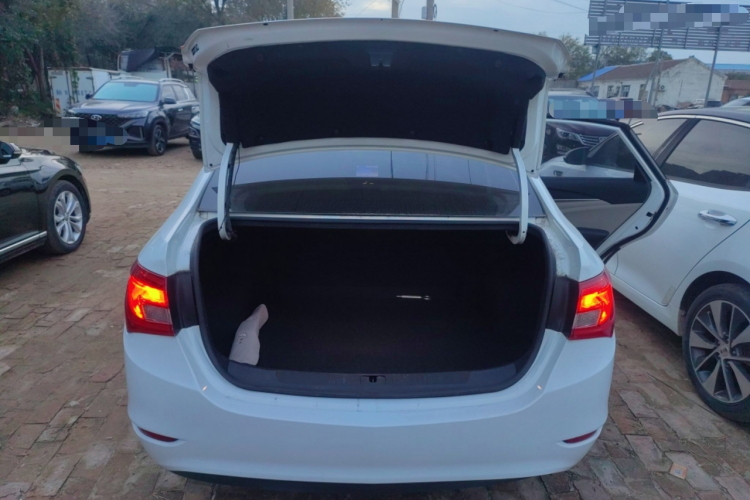 别克 英朗 2016款 15N 自动进取型机舱底盘23