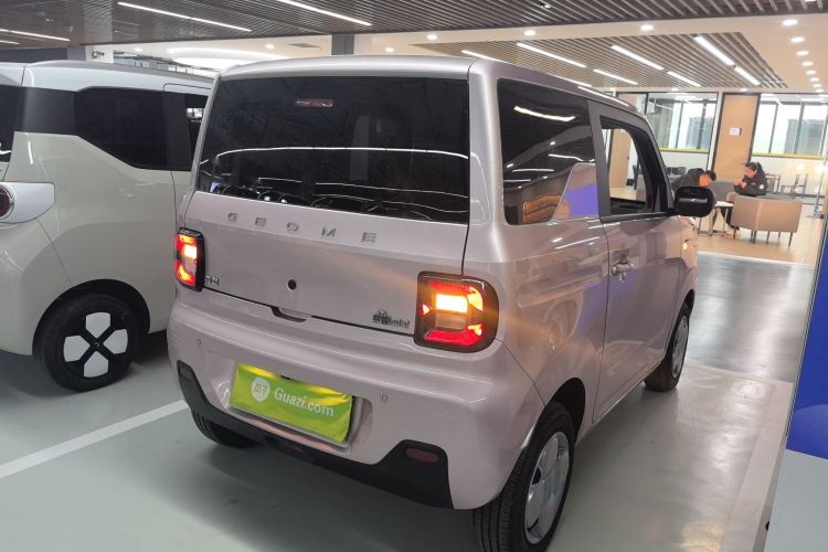 吉利银河 2024款 熊猫mini 200km 耐力熊车身外观7