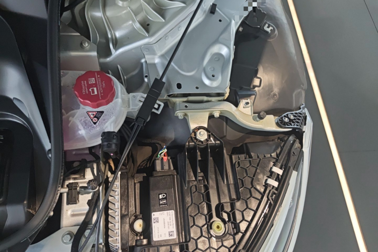 奔驰EQS 2023款 450+ 先锋版机舱底盘26