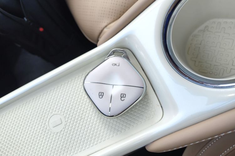 五菱汽车 五菱缤果 2025款 333km 灵犀互联款中控内饰7001