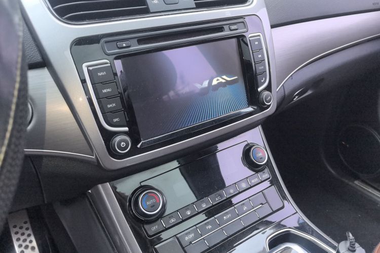 哈弗H8 2017款 2.0T 汽油两驱智享型中控内饰16