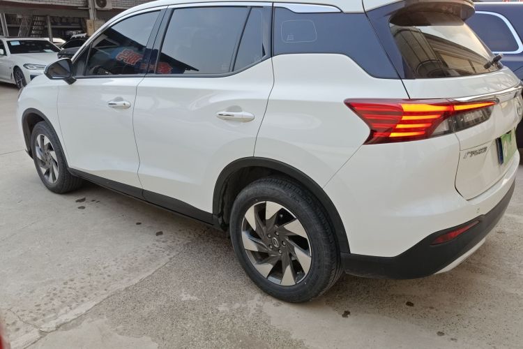 广汽传祺 传祺GS4 2021款 270T 手动舒适版车身外观4