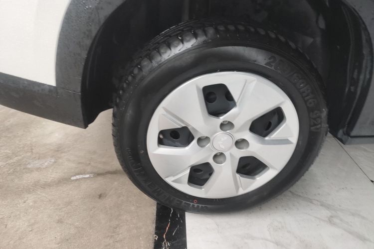 五菱汽车 五菱星驰 2023款 1.5L CVT畅爽型车身外观6008