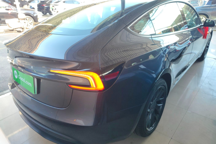 特斯拉 Model 3 2025款 后轮驱动版车身外观7