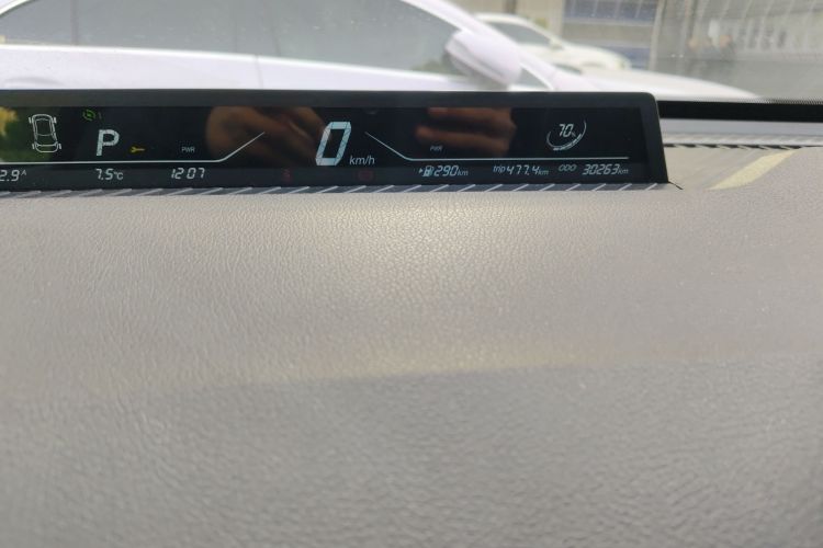 哪吒汽车 哪吒V 2022款 潮 400 Lite中控内饰15