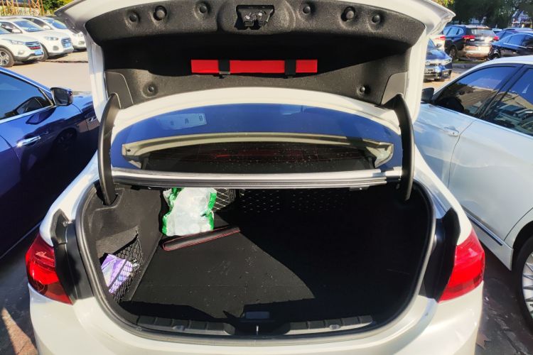 宝马1系 2018款 改款 120i 设计套装型局部细节23