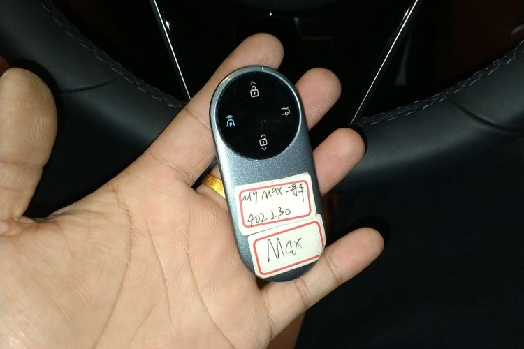 鸿蒙智行 问界M9 2024款 增程 Max版 42kWh 5座版中控内饰7001