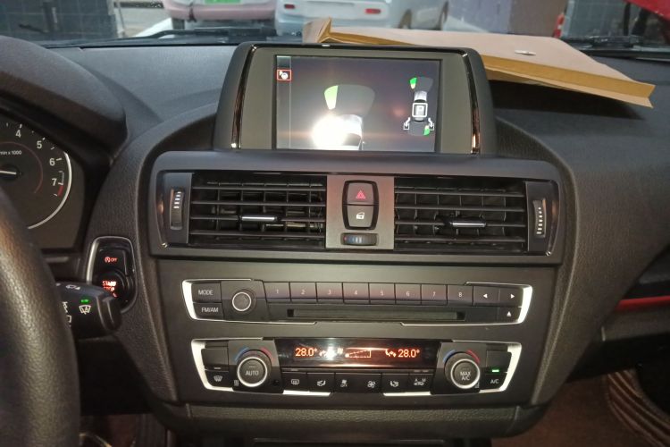 宝马1系(进口) 2013款 改款 118i 运动型局部细节16