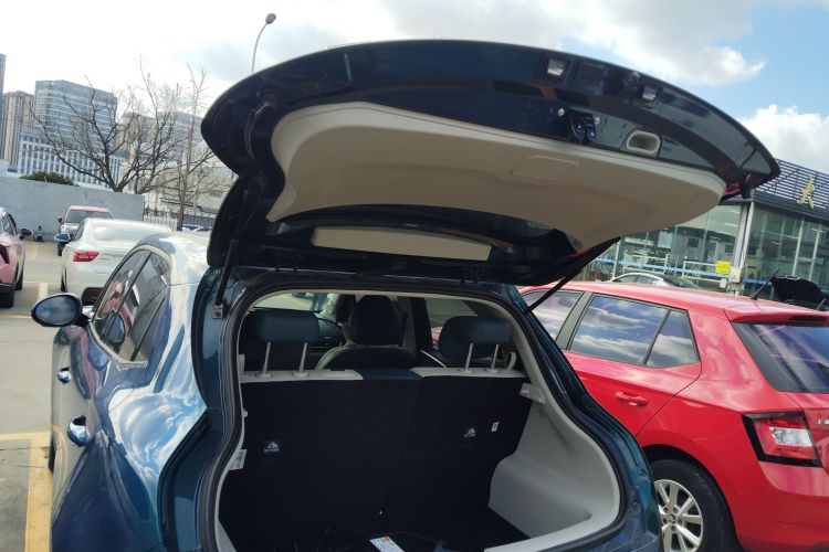 欧拉好猫 2023款 401km标准续航 豪华型 磷酸铁锂机舱底盘23