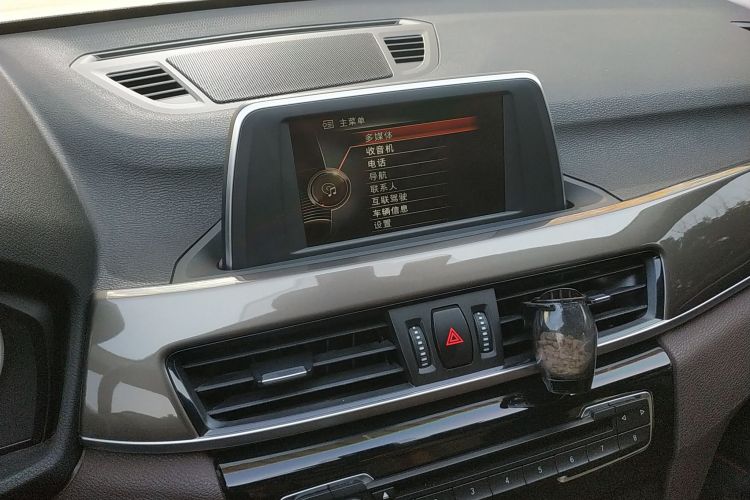 宝马X1 2016款 sDrive20Li 豪华型中控内饰16