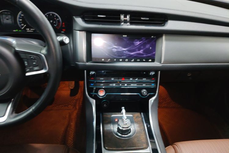 捷豹XFL 2018款 XFL 2.0T 250PS 豪华版中控内饰16