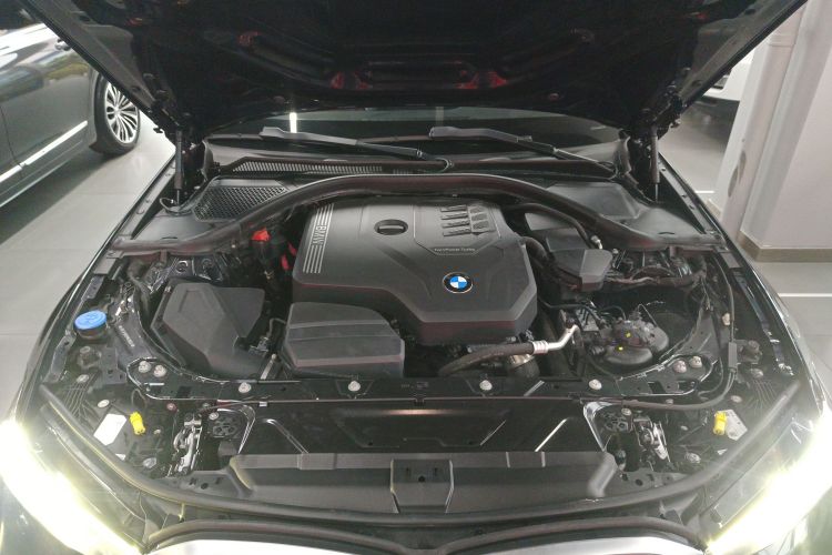 宝马3系 2023款 325Li xDrive M运动套装机舱底盘24