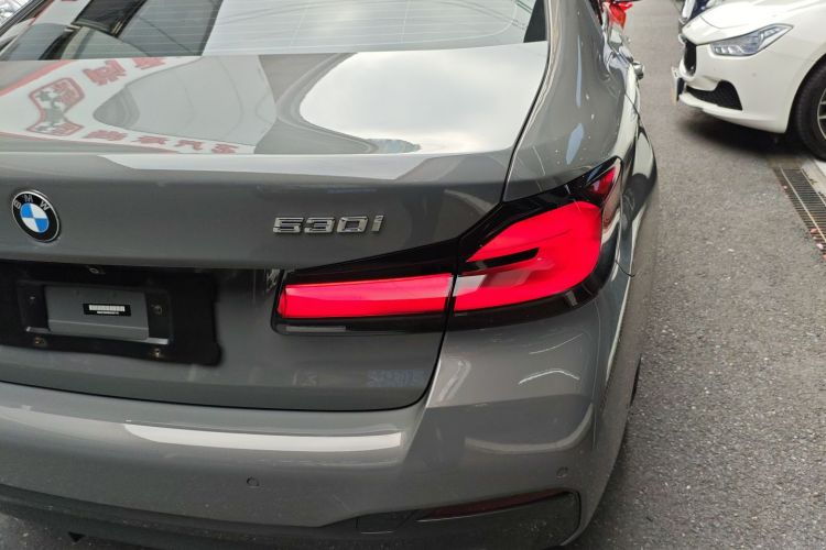 宝马5系(进口) 2022款 530i M运动套装车身外观9