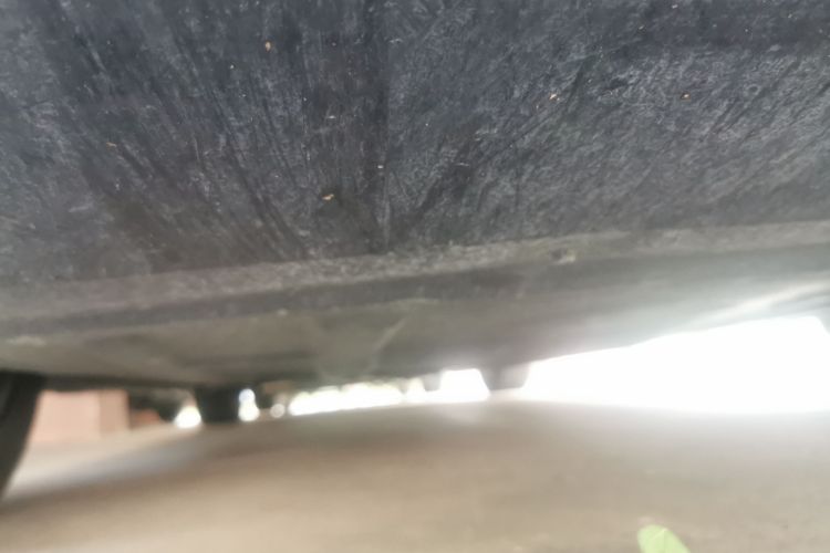 腾势D9 2022款 DM-i 970 四驱尊荣型局部细节9008