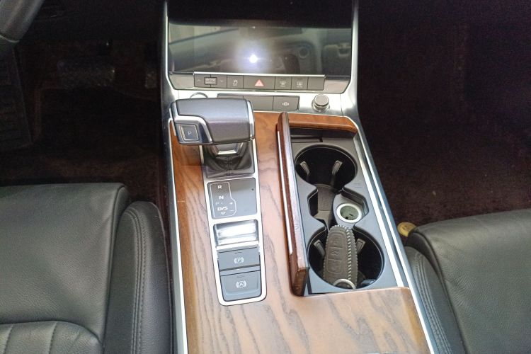 奥迪A6L 2019款 45 TFSI 臻选致雅型中控内饰18