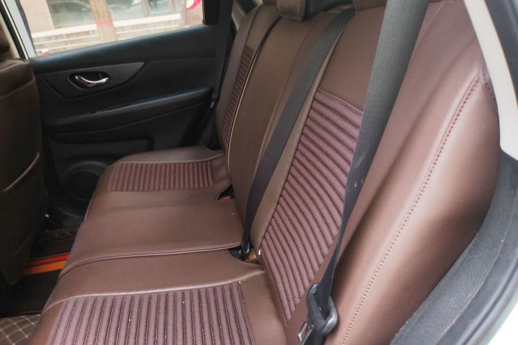 日产 奇骏 2014款 2.0L CVT智领版 2WD中控内饰7004