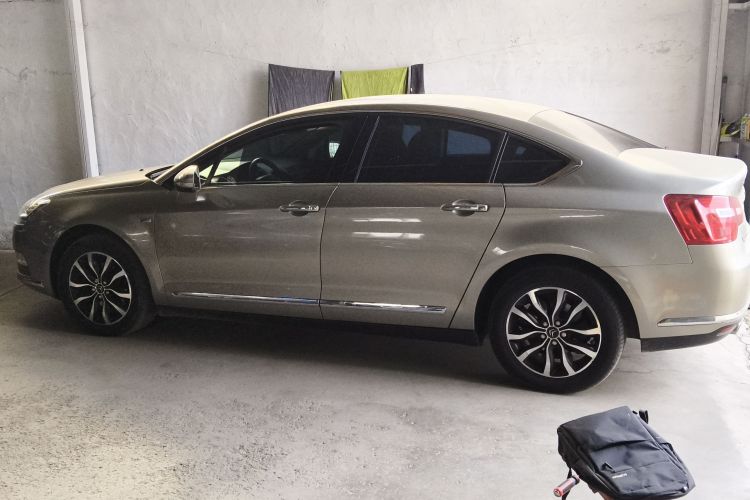 雪铁龙C5 2014款 1.6T 自动尊贵型车身外观4