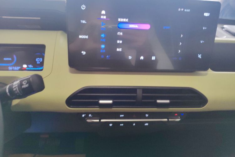 吉利银河 2024款 熊猫mini 200km 耐力熊中控内饰16