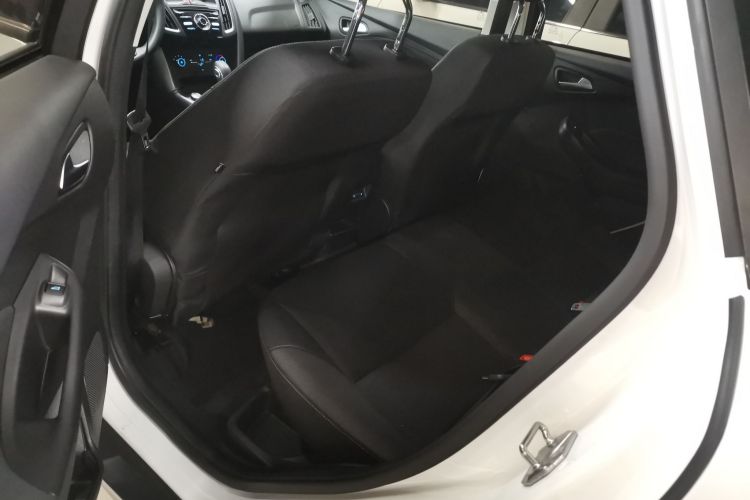 福特 福克斯 2017款 两厢 1.6L 自动舒适型智行版中控内饰21