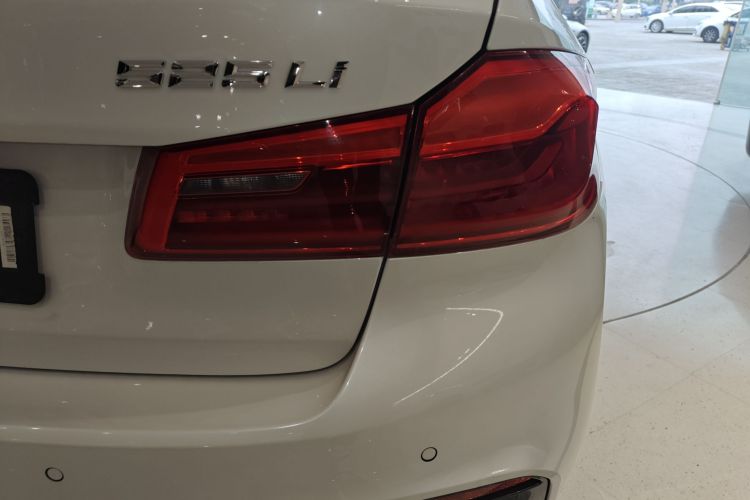 宝马5系 2019款 改款 525Li M运动套装车身外观9