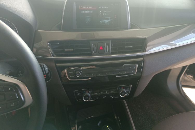 宝马X1 2019款 sDrive18Li 尊享型中控内饰16