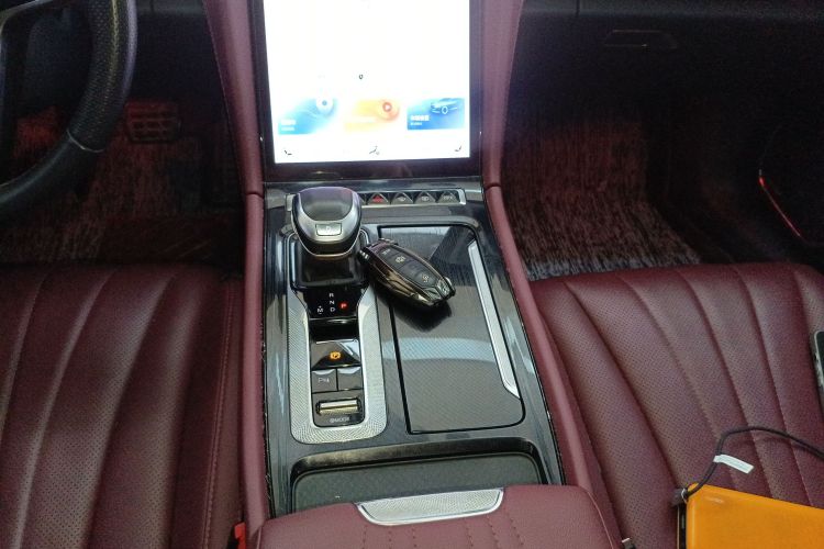 红旗H5 2023款 2.0T 自动智联旗享版中控内饰18