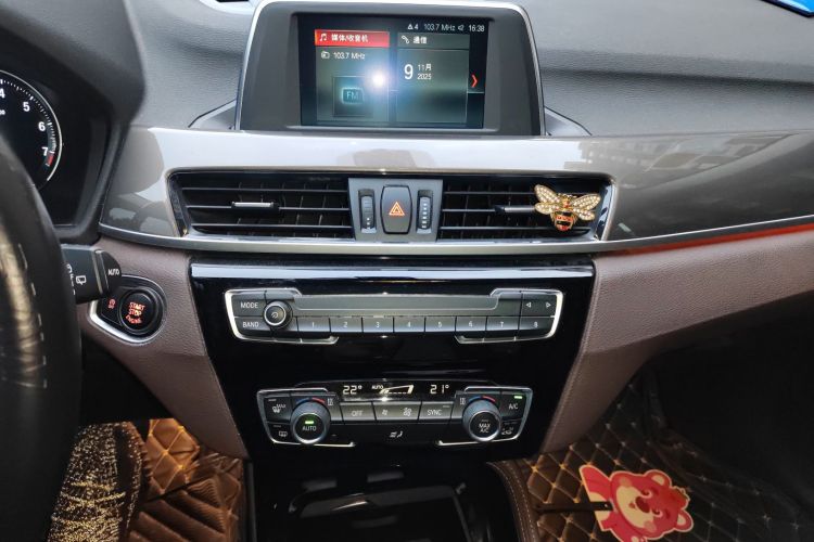 宝马X1 2019款 sDrive18Li 尊享型中控内饰16