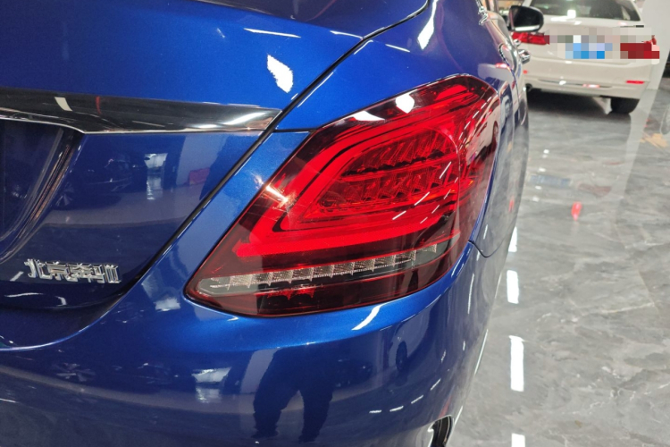 奔驰C级 2021款 C 260 L 运动版车身外观9