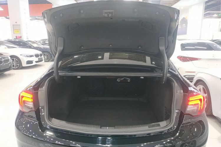 别克 君威 2019款 20T 精英型 国VI机舱底盘23