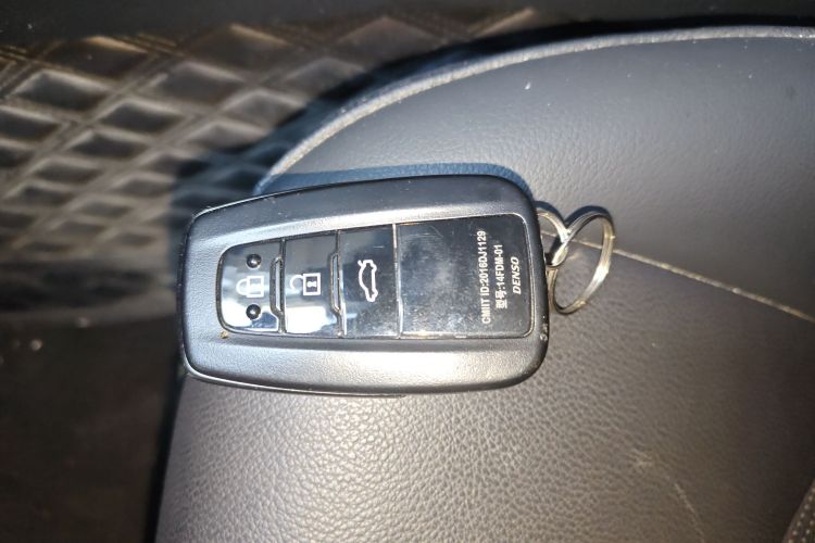 丰田 凯美瑞 2023款 双擎 2.5HG 豪华版中控内饰7001