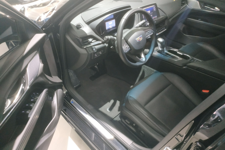 凯迪拉克CT4 2023款 25T 豪华型中控内饰7003