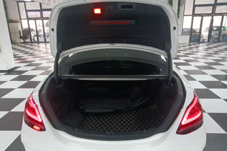 奔驰C级 2019款 C 260 L 运动版机舱底盘23