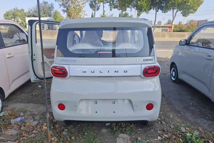 五菱汽车 宏光MINIEV 2024款 第三代 215km 青春版车身外观6