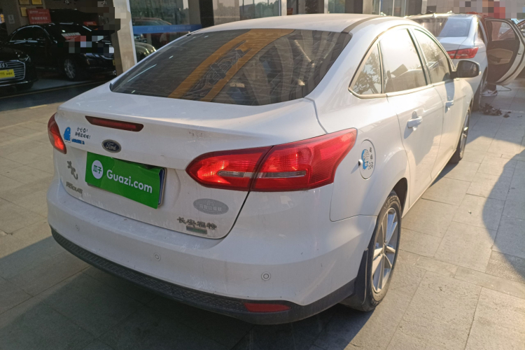 福特 福克斯 2015款 三厢 EcoBoost 125 自动超能风尚型车身外观7