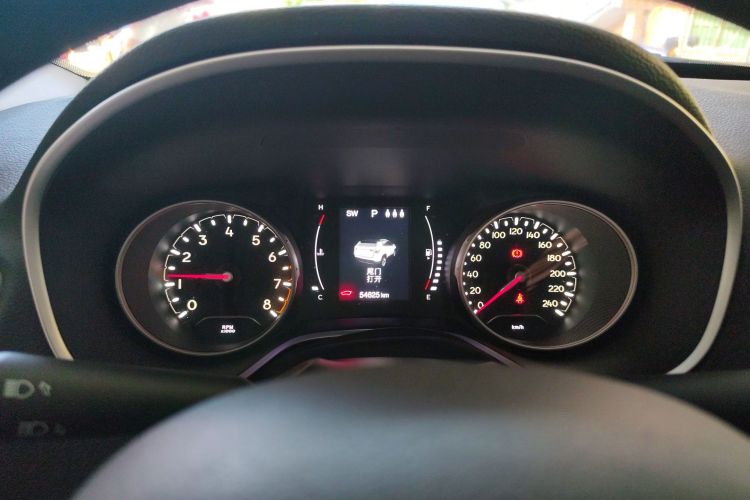 Jeep 指南者 2020款 220T 自动领先版局部细节14